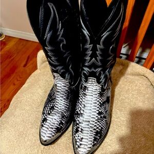 Cowboy boots like new